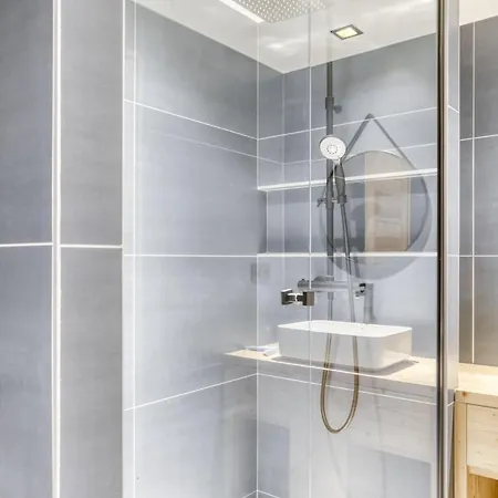 Elegant, Bright, Fully Equipped In *