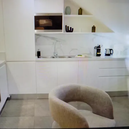 Appartamento Elegant, Bright, Fully Equipped In